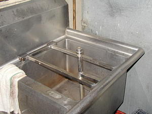 Keg rinsing station
